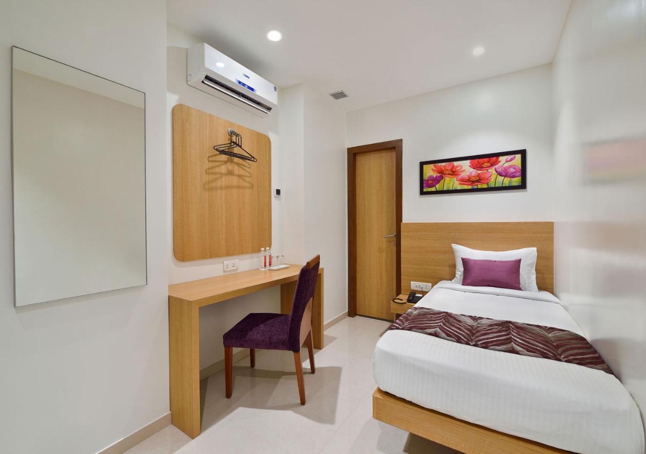 Hotel Leafio-Near Airport Bombaj Zewnętrze zdjęcie