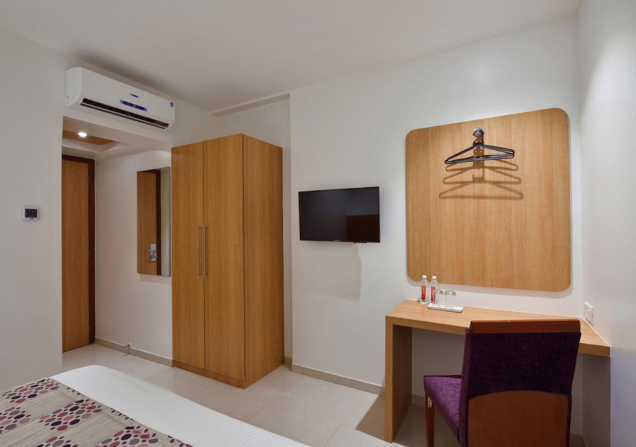 Hotel Leafio-Near Airport Bombaj Zewnętrze zdjęcie