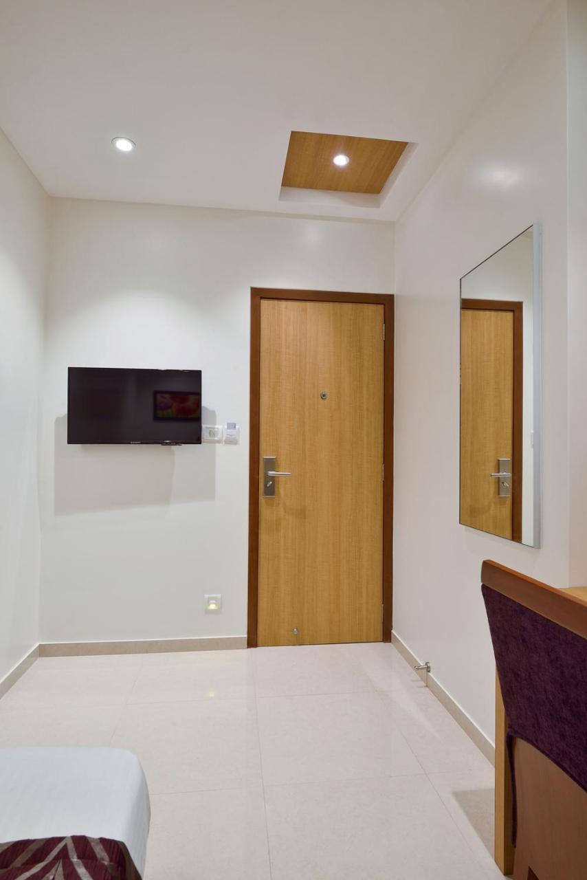 Hotel Leafio-Near Airport Bombaj Zewnętrze zdjęcie