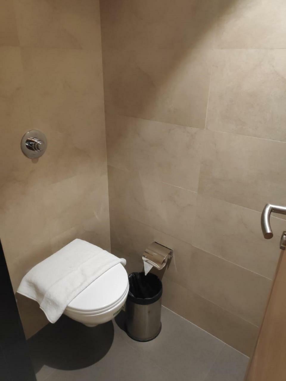 Hotel Leafio-Near Airport Bombaj Zewnętrze zdjęcie